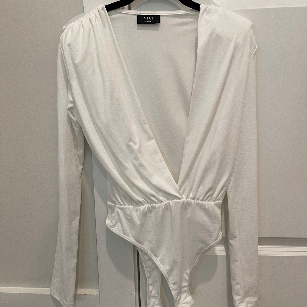 VICI, WHITE LONG SLEEVE BODY SUITE, SIZE SMALL